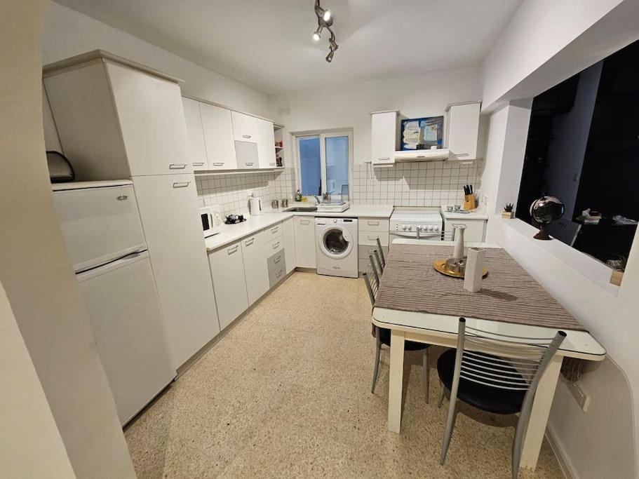 3 Bedroom Apt In Prime Location 5M Away From Beach Is-Swieqi Esterno foto