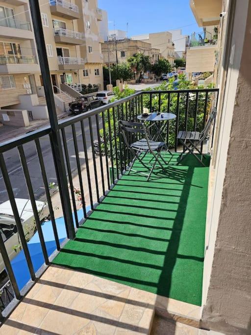 3 Bedroom Apt In Prime Location 5M Away From Beach Is-Swieqi Esterno foto